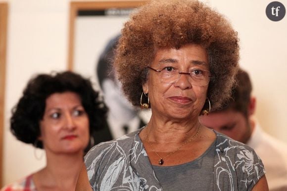 La militante des droits de l'homme et icône afroféministe Angela Davis se lance dans la mode.