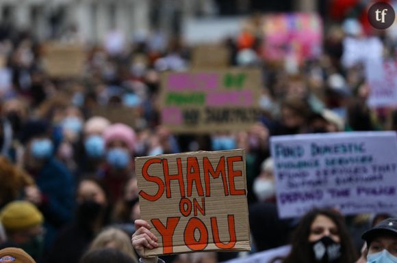 A Londres, la foule indignée par le meurtre de Sarah Everard.