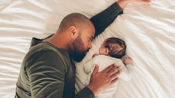 Moins de 1% des pères prennent leur congé parental (et c'est affligeant)