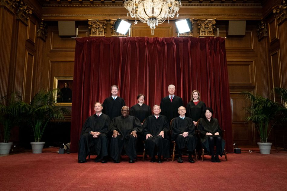 Les juges de la Cour suprême à Washington, DC, États-Unis, le 23 avril 2021.