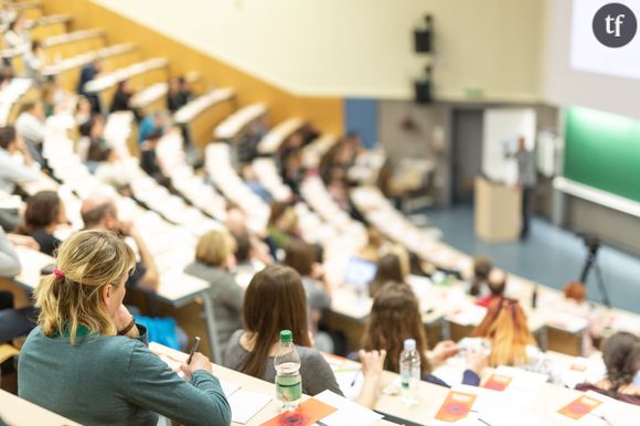 Julie, étudiante handicapée, raconte le cauchemar qu'elle vit à l'université Paris-Descartes