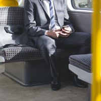 Un concours des plus belles photos de "manspreading" dans les transports ? On adore