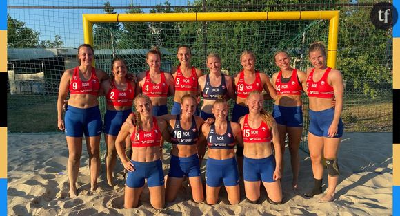 L'équipe norvégienne de beach-handball en short