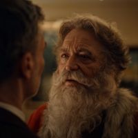 Dans cette pub pour la Poste norvégienne, le Père Noël est gay