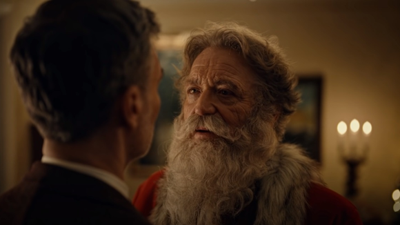 Dans cette pub pour la Poste norvégienne, le Père Noël est gay