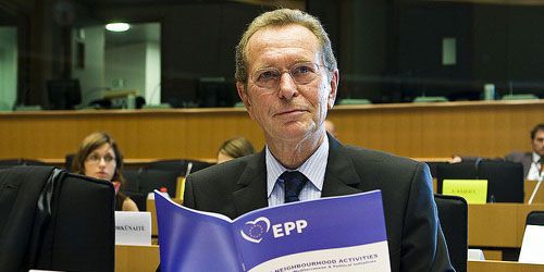 Dominique Baudis veut protéger les mineurs étrangers