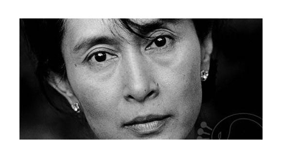 Pourquoi Aung San Suu Kyi a-t-elle été libérée maintenant ?