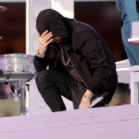 Pourquoi le genou à terre d'Eminem lors du Super Bowl est important