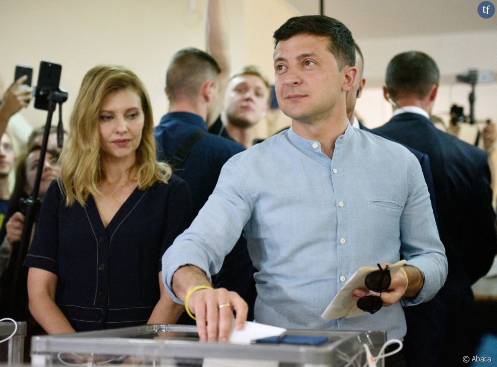  Le président ukrainien Volodymyr Zelensky et sa femme Olena votent lors des élections législatives en 2019 