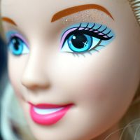 Barbie est-elle (vraiment) devenue une icône féministe ?