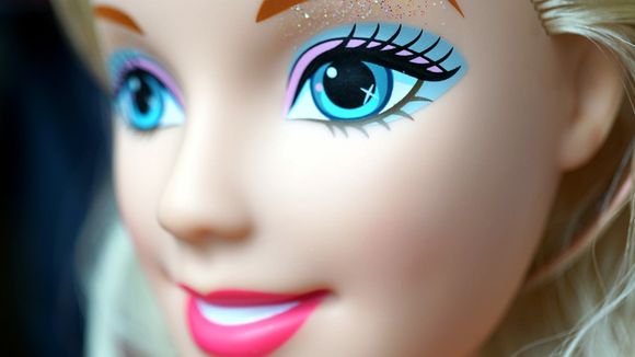 Barbie est-elle (vraiment) devenue une icône féministe ?