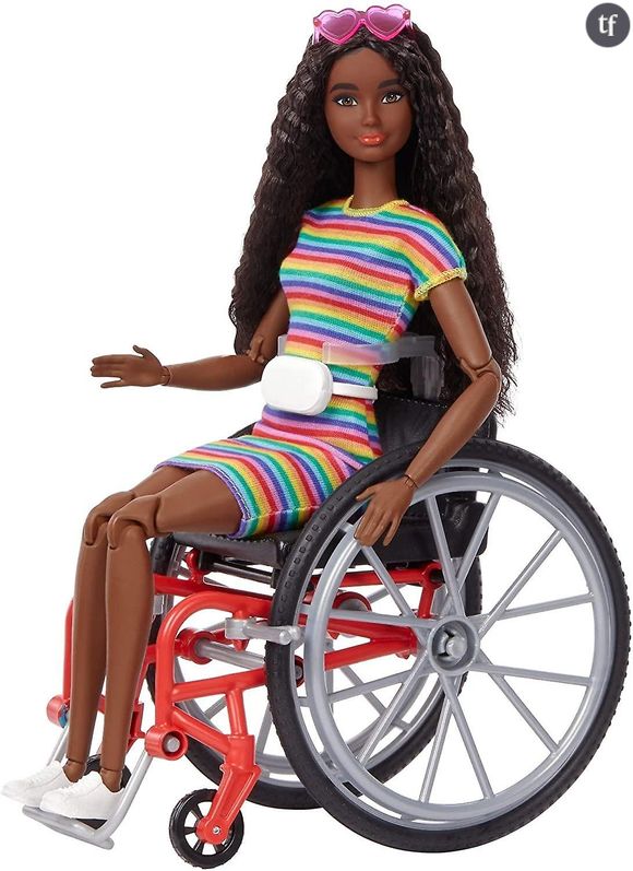 Barbie noire en fauteuil roulant
