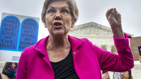 "Nous allons nous battre" : la sénatrice Elizabeth Warren devant la Cour suprême pour défendre l'IVG