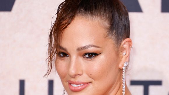 Ashley Graham décrit la "fatigue" de l'allaitement dans un post Insta sans filtre