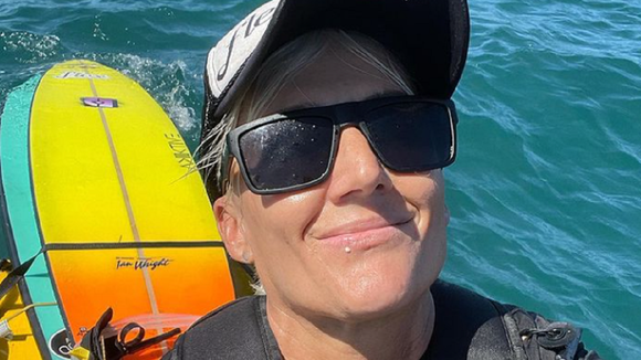 Keala Kennelly, meilleure surfeuse au monde et icône LGBT