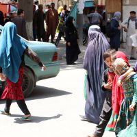 Les talibans demandent aux femmes de trouver des hommes... pour les remplacer au travail