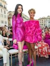  Anne Hathaway et Ariana DeBose adoptent la tendance Barbicore rose au défilé Valentino le 8 juillet 2022 à Rome 