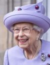  La reine Elizabeth II assiste à un défilé de loyauté des forces armées dans les jardins du palais de Holyroodhouse, à Édimbourg, à l'occasion de son jubilé de platine en Écosse. La cérémonie fait partie du voyage traditionnel de la reine en Écosse pour la semaine de Holyrood. Edimbourg, le 28 juin 2022. 