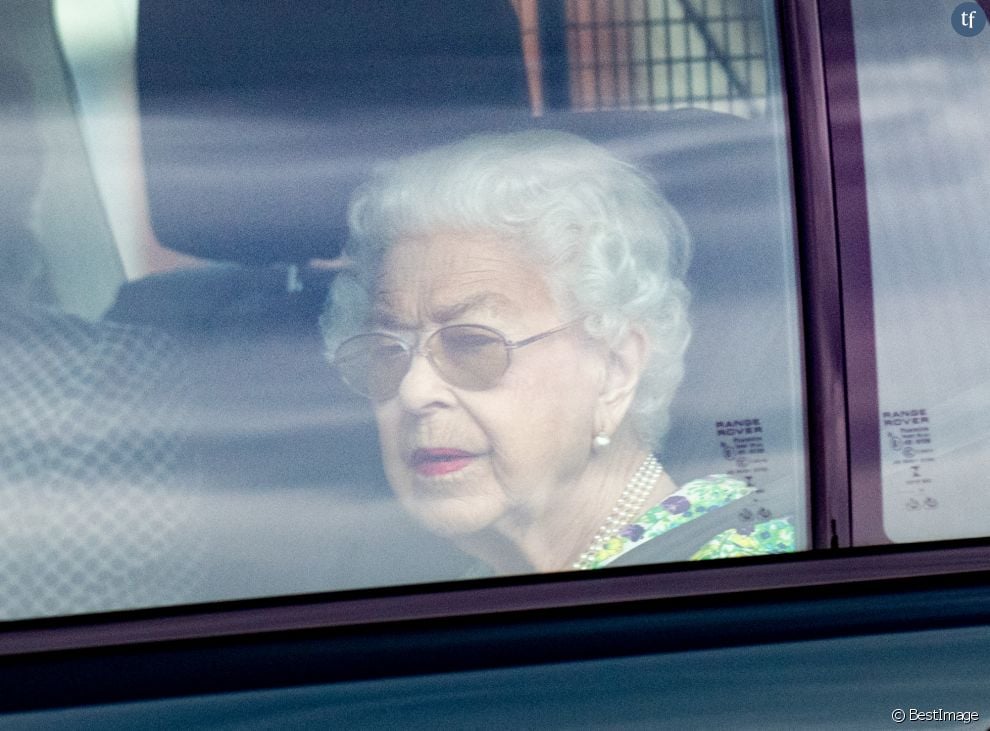 Elizabeth II en voiture