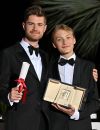  Le réalisateur Lukas Dhont et l'acteur Eden Dambrine recevant le Grand prix à Cannes pour "Close" le 28 mai 2022 