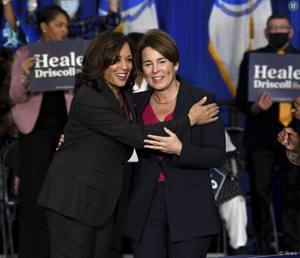  Maura Healey (à droite), candidate démocrate, est la première gouverneure ouvertement lesbienne 