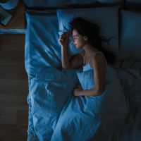 Comment adopter la "marche mentale" pour s'endormir rapidement