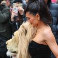 Une "glorification de la chasse aux trophées". Voilà la manière dont l'association de défense des animaux Peta a désigné ce défilé qui prit place à la Fashion Week parisienne le 23 janvier.  
  