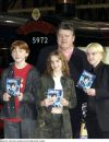  Robbie Coltrane, Rupert Grint, Emma Watson, Tom Felton au lancement du DVD d'Harry Potter à Londres le 4 juin 2002. 