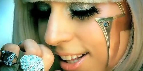 Le « concept store » Lady Gaga : une boutique de noël déjantée