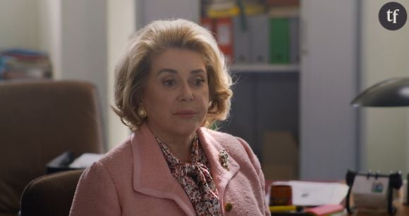 En attendant, la bande-annonce est arrivée et laisse place à une Catherine Deneuve prête à tout pour changer l'image de "ringarde, froide, austère, acariâtre et revêche" que les gens ont d'elle.