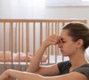 Survenant généralement après la naissance d'un bébé, la dépression post-partum s'accompagne de différents symptômes dont une fatigue intense, de l'irritabilité et le sentiment de ne pas être une bonne mère.