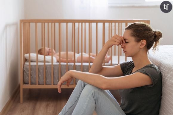 Survenant généralement après la naissance d'un bébé, la dépression post-partum s'accompagne de différents symptômes dont une fatigue intense, de l'irritabilité et le sentiment de ne pas être une bonne mère.