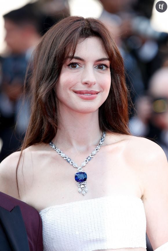 On la lit : "A l'époque c'était vraiment trop difficile de garder ça pour moi, surtout quand j'étais sur scène et que je devais prétendre que tout allait bien". Un témoignage sensible et courageux.
Info - Anne Hathaway devient égérie de Shiseido - Anne Hathaway - Montée des marches du film " Armageddon Time " lors du 75ème Festival International du Film de Cannes. Le 19 mai 2022 © Cyril Moreau / Bestimage 