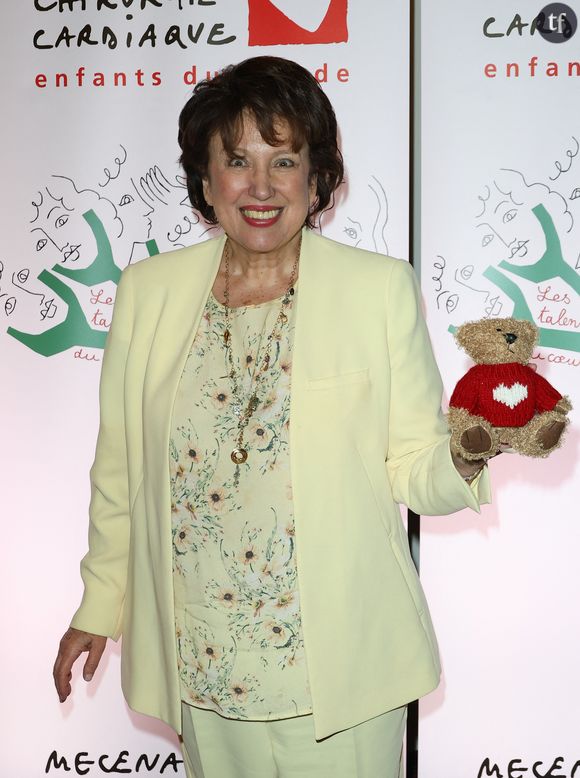 Aujourd'hui, une autre voix, et pas la moins familière, vient résonner : celle de Roselyne Bachelot. L'ex ministre de la Culture ouvre la voix et dénonce la "loi du silence"... On l'écoute.
Roselyne Bachelot-Narquin - Soirée "Les talents du coeur" au profit de l'association Mécénat Chirurgie Cardiaque à la salle Gaveau à Paris le 4 mars 2024. © Coadic Guirec/Bestimage