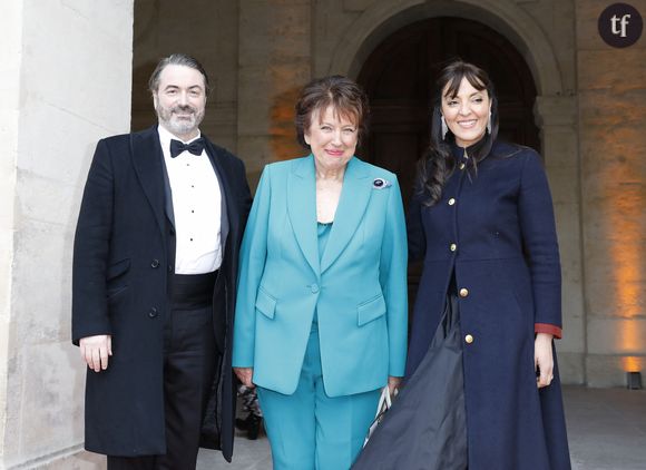 C'est effectivement sur le plateau de C à vous que Roselyne Bachelot s'est exprimée. Figure médiatique et politique populaire, elle est revenue sur ses douloureux souvenirs d'école de médecine. Ce qu'elle raconte ? Un "bizutage", comme l'énonce la fameuse expression. En vérité, un euphémisme pour ce qui ressemble davantage à une forme d'agression sexuelle banalisée. Elle relate.
Semi Exclusif - Le prince Joachim Murat, prince de Ponte Corco, Roselyne Bachelot, la princesse Yasmine Murat lors du concert en mémoire du roi et de la reine de Naples en la Cathédrale catholique Saint-Louis-des-Invalides à Paris le 25 mars 2024. © Marc Ausset-Lacroix / Bestimage 