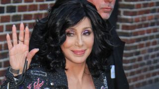 Pourquoi Cher refuse de sortir avec des mecs de son âge ? (la raison vaut le détour)