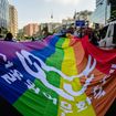 "Je ne suis pas d'accord avec l'homosexualité" : à Séoul, une Marche des fiertés loin d'être paisible