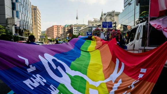 "Je ne suis pas d'accord avec l'homosexualité" : à Séoul, une Marche des fiertés loin d'être paisible