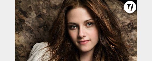 En couple avec Robert Pattinson, Kristen Stewart frappe Chris Hemsworth
