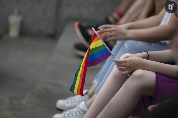 Ce coming out éclate en plein Mois des Fiertés, ou Pride Month. Autrement dit, le mois de célébration de la communauté et des cultures LGBTQ. Personnes homosexuelles, lesbiennes, bisexuelles, transgenres, queer, y affirment leur identité dans une société où homophobie et transphobie sont toujours aussi tenaces.