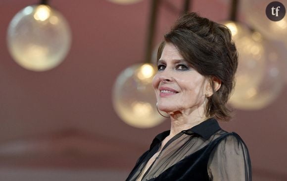 Aujourd'hui, Fanny Ardant, à l'affiche du dernier long-métrage du cinéaste, "The Palace", persiste et signe. En Une du magazine Causeur, la célèbre actrice chère à François Truffaut désire défendre "l'honneur de Roman Polanski", contre "le maccarthysme #MeToo".  
French actress Fanny Ardant arrives for the premiere of 'The Palace' during the 80th Venice Film Festival in Venice, Italy, 02 September 2023. The movie is presented out of competition at the festival running from 30 August to 09 September 2023. © ANSA/ZUMA Press/Bestimage Première du film "The Palace" lors du 80ème festival international du film de Venise, La Mostra