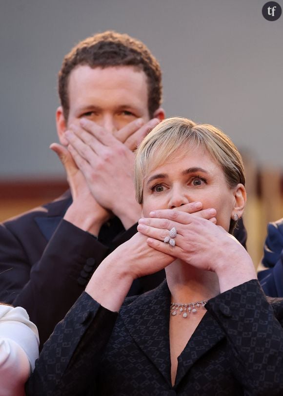 ... avec la prise de parole percutante de la comédienne à propos des cinéastes Benoît Jacquot et Jacques Doillon. 
Noé Boon et sa mère Judith Godrèche - Montée des marches du film " Furiosa : A Mad Max Saga " lors du 77ème Festival International du Film de Cannes, au Palais des Festivals à Cannes. Le 15 mai 2024 © Jacovides-Moreau / Bestimage