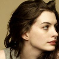 Anne Hathaway est fiancée à Adam Schultman