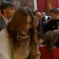 Carla Bruni-Sarkozy : 1re apparition publique depuis son accouchement à l'Elysée [Vidéo]