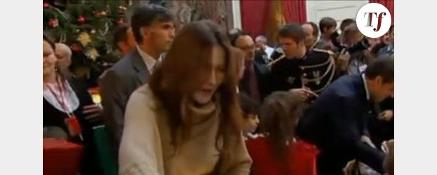 Carla Bruni-Sarkozy : 1re apparition publique depuis son accouchement à l'Elysée [Vidéo]
