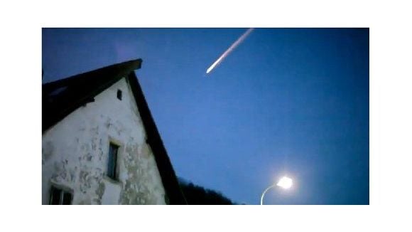 Ovni de Noël : un fragment de Soyouz a traversé le ciel (Vidéo)