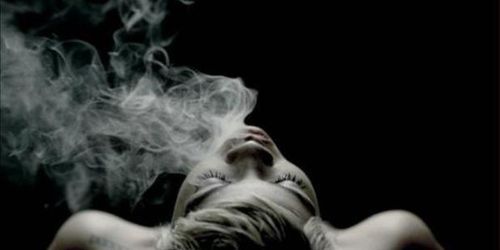 Rihanna accusée de plagiat pour le clip de « You Da One » - Vidéo