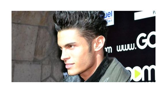 2012 : Baptiste Giabiconi pose nu sur Twitter - Photo