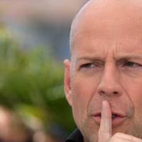 Bruce Willis joue au héros pour Demi Moore 