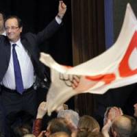 Présidentielle : Hollande brocarde Sarkozy sur ses propositions